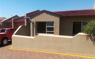 2 Bedroom Townhouse in Noordheuwel