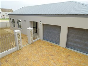 3 Bed House in Blouwater Bay