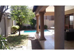 4 Bed House in Aerorand