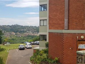 2 Bed Apartment in Amanzimtoti