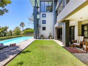 6 Bed House in Higgovale