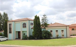 3 Bedroom House in Blue Valley Golf Estate