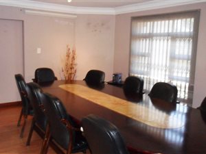 300 m² Office Space in Moreleta Park