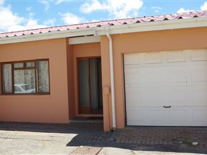 2 Bed Townhouse in Mossel Bay Central