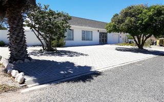4 Bedroom House in Golden Mile