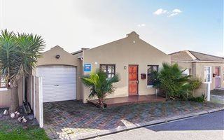 3 Bedroom House in Ottery