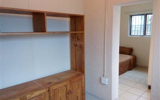 1 Bedroom Garden Cottage in Athlone Park