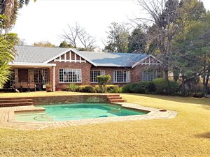 4 Bed House in Bryanston West