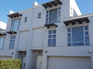 4 Bed Townhouse in Bryanston East
