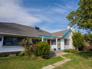 4 Bed House in Strand North