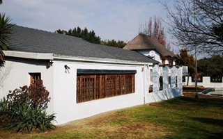 4 Bedroom House in Lombardy East