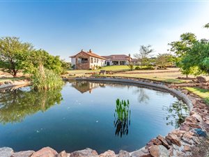 4 Bed House in Honingklip AH