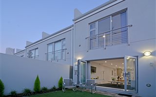 2 Bedroom Townhouse in Bryanston East