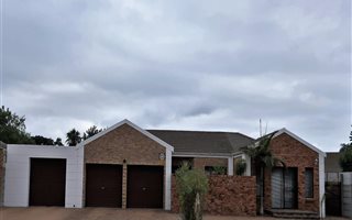 8 Bedroom House in Mikro Park