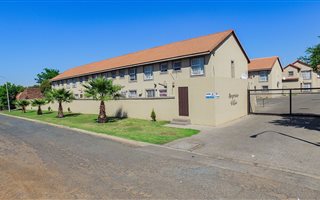 2 Bedroom Apartment in Vanderbijlpark Central
