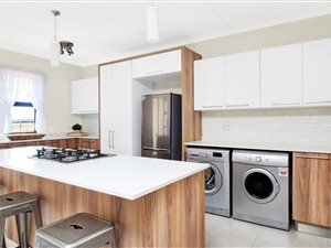 2 Bed Apartment in Weltevreden Park