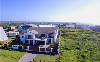 5 Bedroom House in Cape St Francis