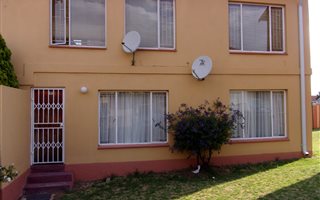2 Bedroom Apartment in Grobler Park