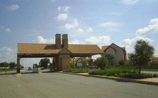 3 Bedroom Cluster in Kosmosdal