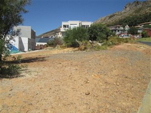 570 m² Land available in Gordons Bay Central