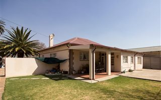 3 Bedroom House in Nigel Central