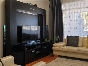 3 Bed House in Mayfair West