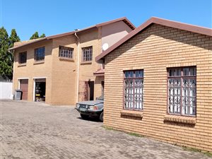 6 Bed House in Kwaggasrand