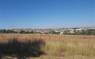 2.7 ha Land available in Glen Austin