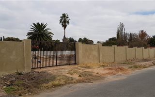 1228 m² Land available in Fontainebleau