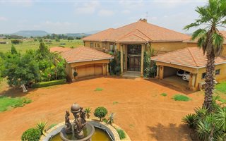 5 Bedroom House in Blue Saddle Ranches