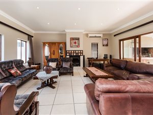 4 Bed House in Klein Parys
