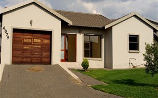 3 Bedroom House in Kosmosdal