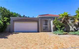 4 Bedroom House in West Beach
