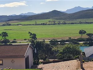 651 m² Land available in Klein Brak River
