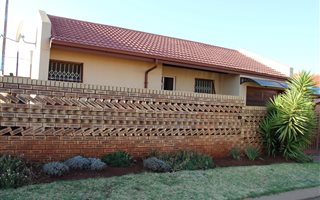 3 Bedroom House in Protea North