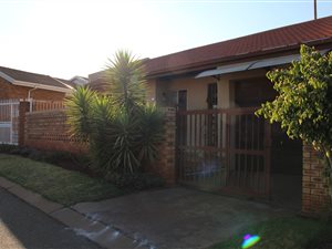 3 Bed House in Protea North