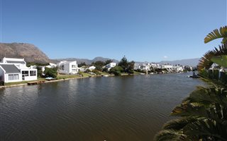 4 Bedroom House in Marina Da Gama