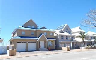 4 Bedroom House in Mossel Bay Central