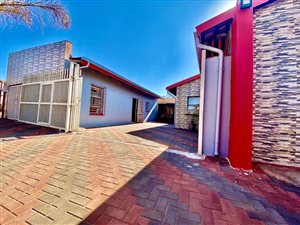 5 Bed House in Lenasia