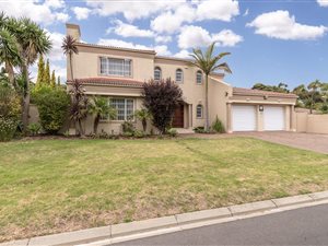4 Bed House in Sonstraal Heights