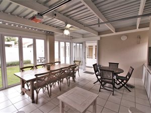 2 Bed Apartment in Keurboomstrand