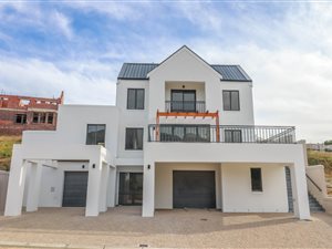 3 Bed House in La Roche