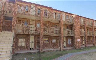 2 Bedroom House in Karen Park