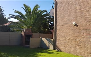 2 Bedroom Apartment in Loerie Park