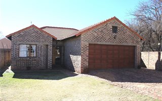 3 Bedroom Townhouse in Mooivallei Park