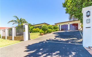 4 Bedroom House in Door de Kraal