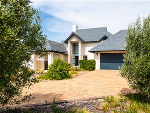5 Bed House in Pearl Valley