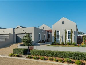 3 Bed House in Kelderhof Country Village