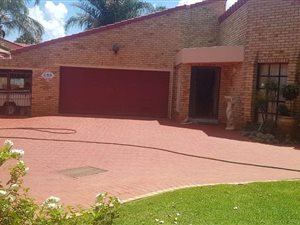 4 Bed House in Doringkruin