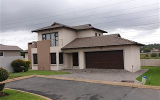3 Bedroom House in Amberfield Valley
